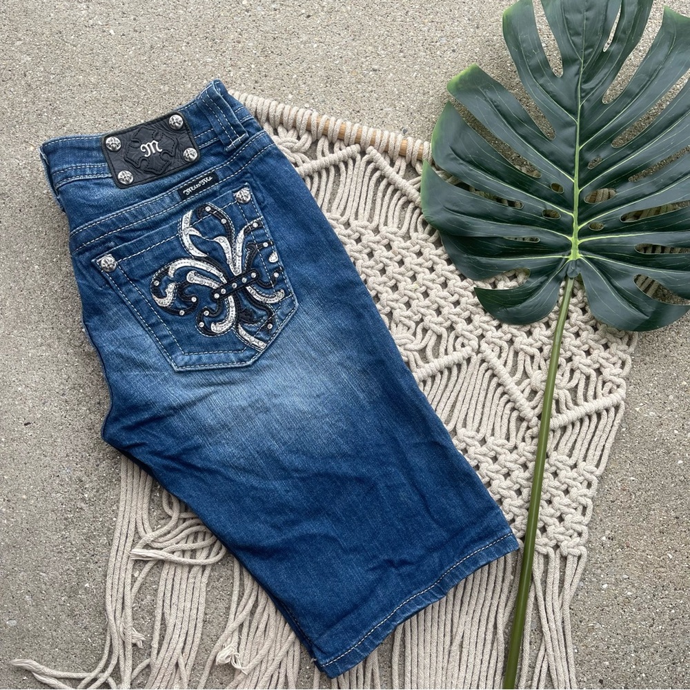 Miss Me Jean Shorts Size 28 - Bermuda